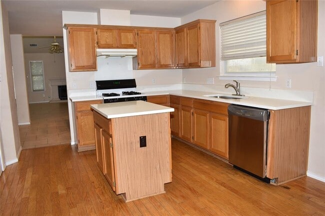Building Photo - 4119 Columbine Dr