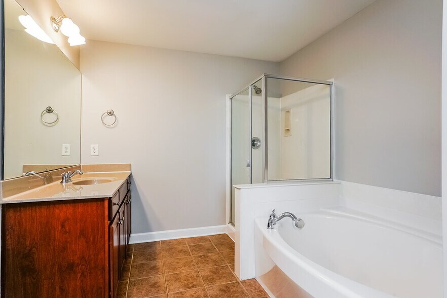 Building Photo - 1320 Trailing Rose Ct