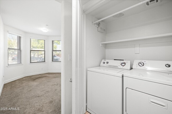 Building Photo - 505 W 6th St