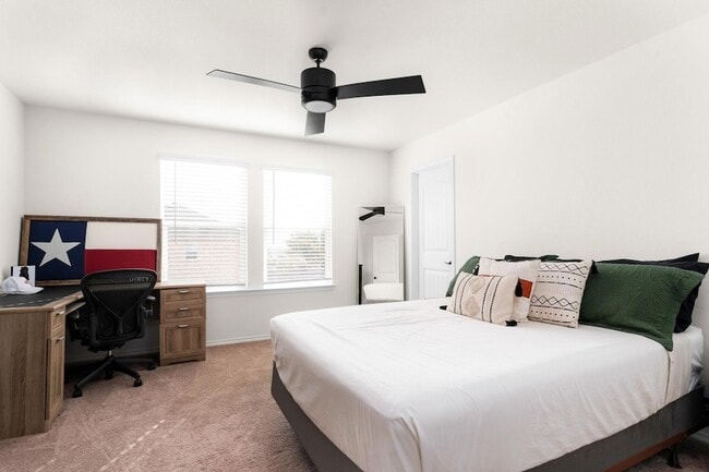 Building Photo - 7810 Song Sparrow Dr.