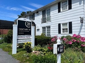 Building Photo - 1100 Valley St