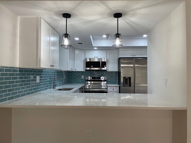 Building Photo - 2090 S Tamiami Trl