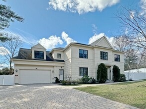 Building Photo - 9 Vine St