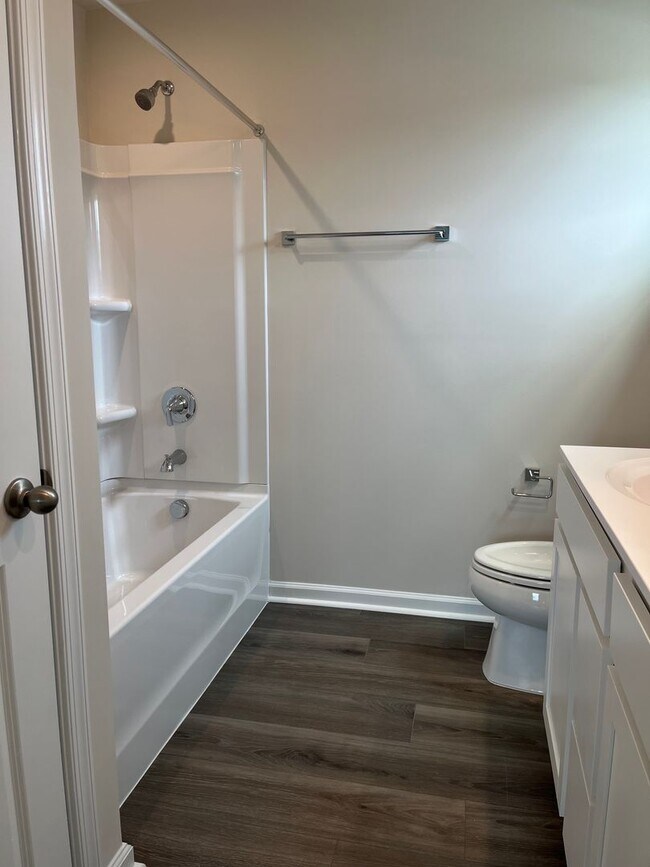 Building Photo - Brand New Townhome