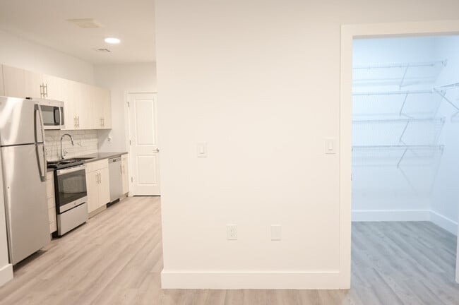 Building Photo - 276 Reock St