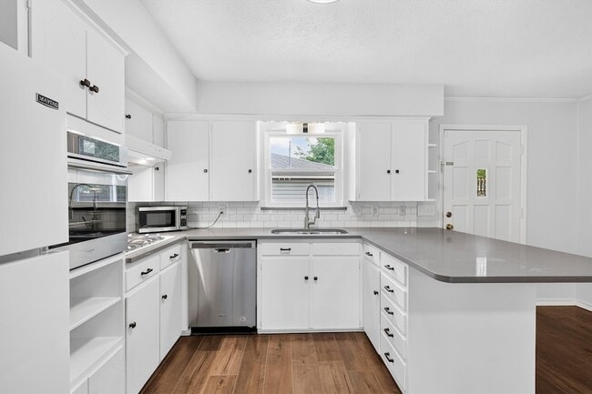 Building Photo - 11143 Joymeadow Dr