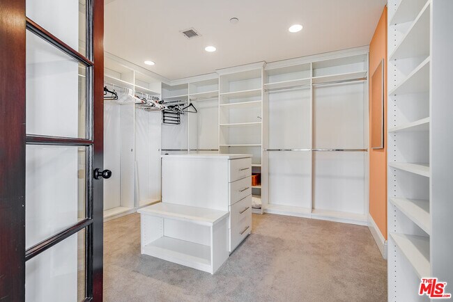 Building Photo - 2962 Valmere Dr