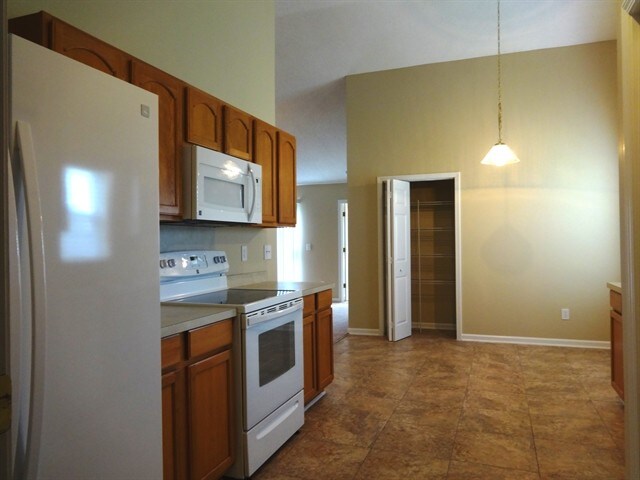 Building Photo - 5018 Thornton Dr