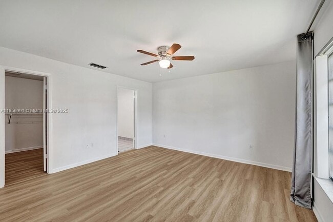 Building Photo - 9540 Sevilla Ln