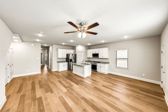 Building Photo - New Construction. Immediate Move In