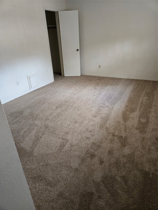 Building Photo - 10834 Sugar Hill Dr