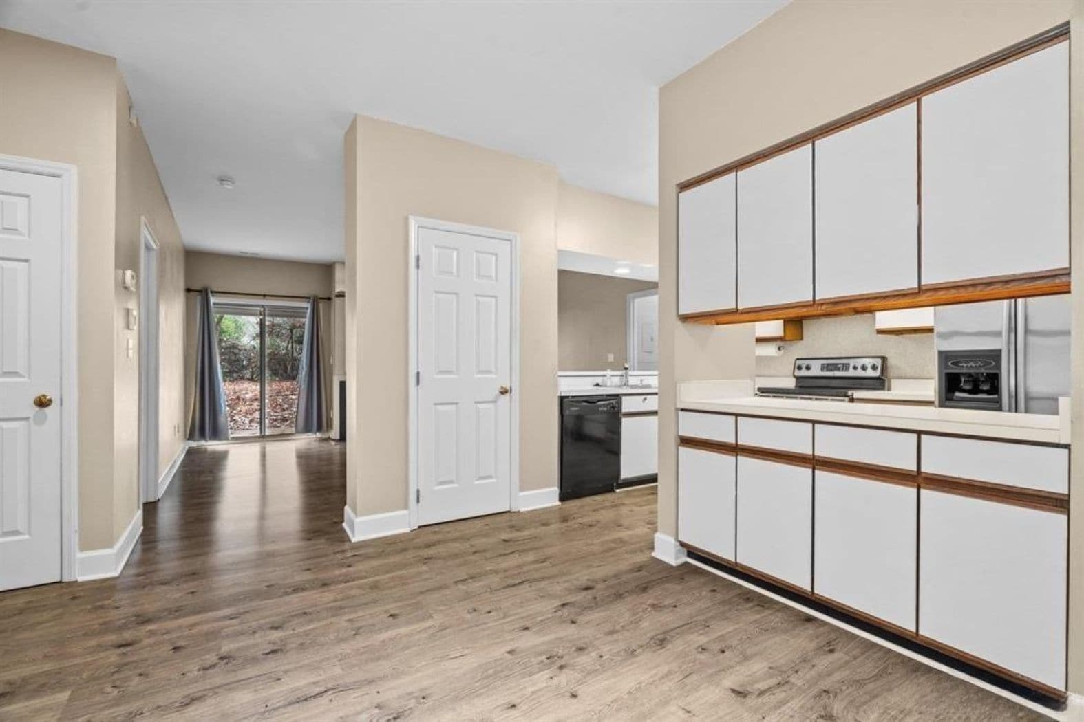 Building Photo - 6121 Sunpointe Dr