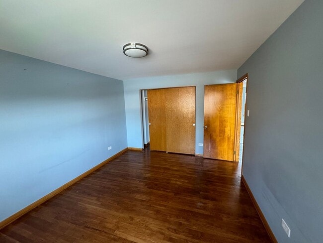 Building Photo - 3014 W 59th St