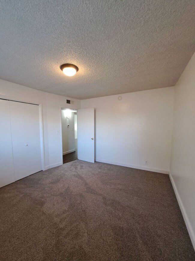 Building Photo - 132-6 Dayton