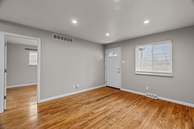 Building Photo - Stunning Brick Duplex with private partially finished basement in Kirkwood