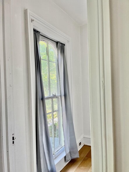 Building Photo - 18 Court St