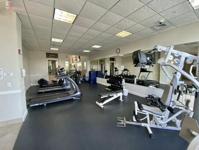 Building Photo - 5049 N Hwy A1A