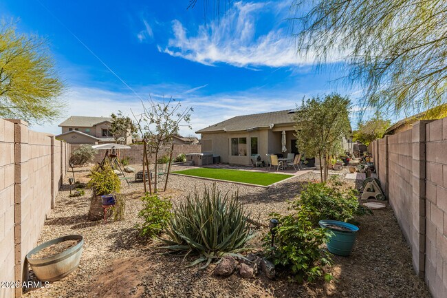 Building Photo - 44296 W Desert Plant Trail