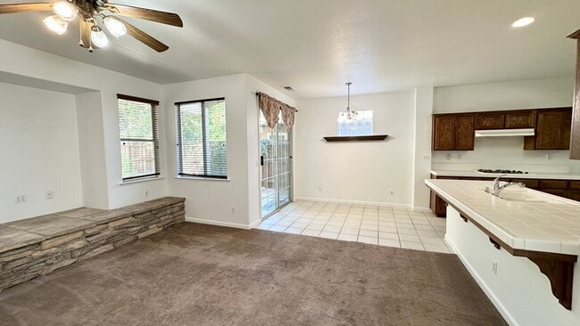 Building Photo - $2,795 Teague & Chestnut, 4 Bedroom Home -...