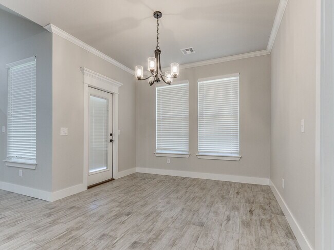 Building Photo - 3201 Hayven Cir