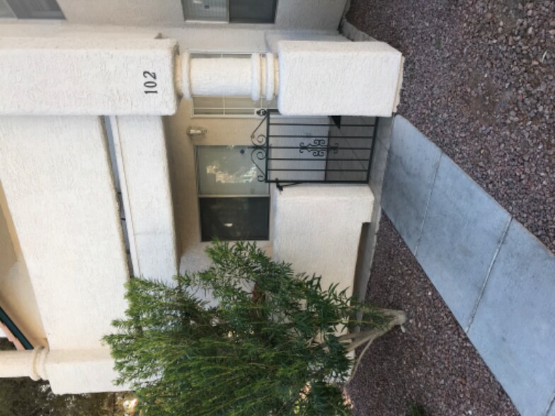 Building Photo - 7941 Decker Canyon Dr