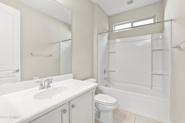 Building Photo - 3842 E Cat Balue Dr