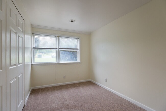 Building Photo - 2411 Old Gate Ct