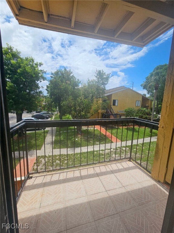 Building Photo - 2905 Winkler Ave