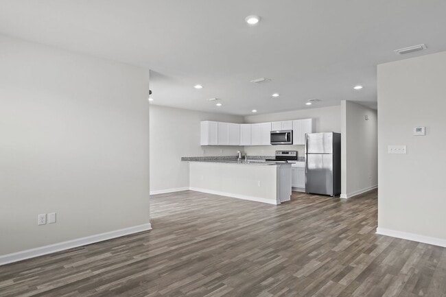 Building Photo - Beautiful 4/2 home with NEW fenced yard