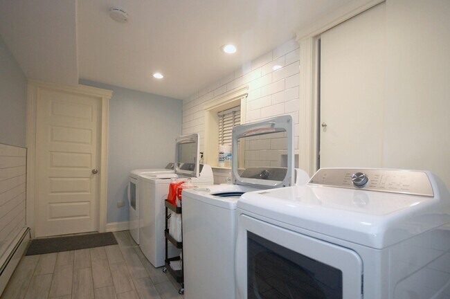 Building Photo - 599 Liberty Ave