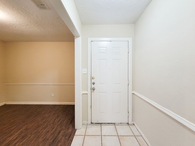 Building Photo - RECENTLY REMODELED 4 BEDROOM 2 BATH HOME I...