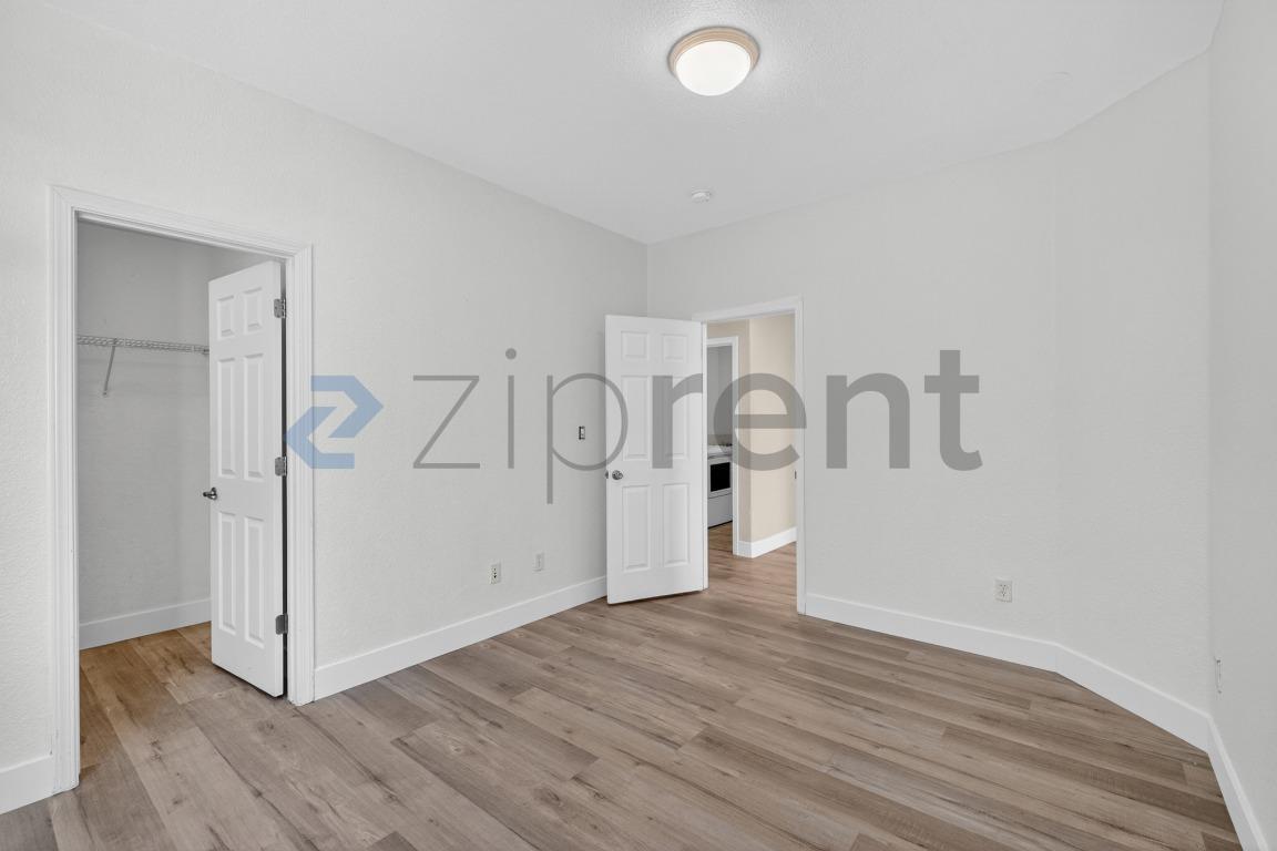 Building Photo - Unit