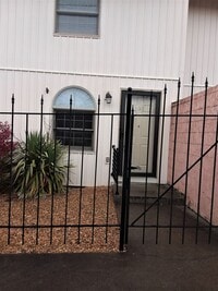 Building Photo - 2 Bedroom / 1.5 Bath Condo Kingsport TN