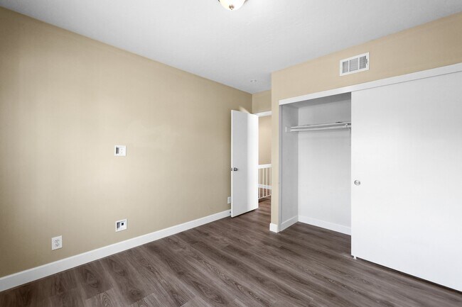 Building Photo - 1101 Golden Springs Dr