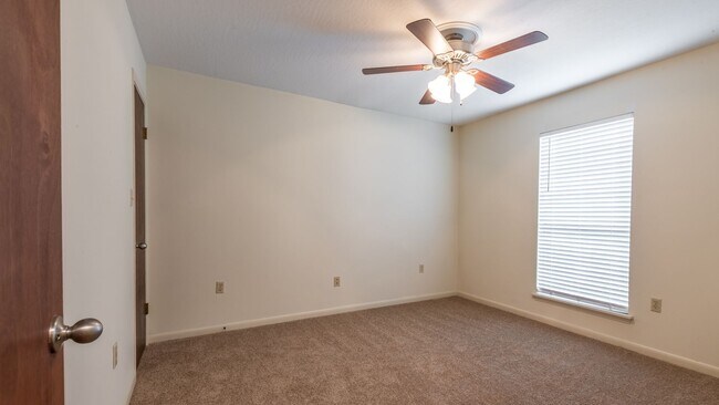 Building Photo - Woodshire Duplexes & Townhomes