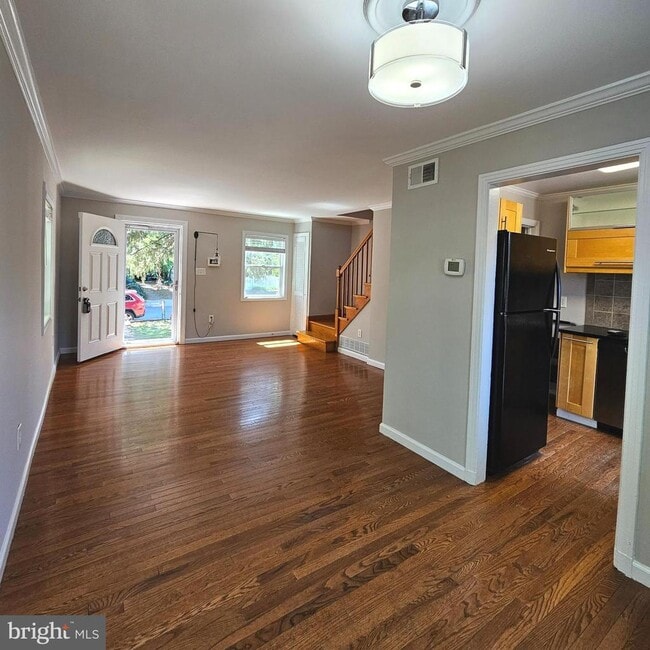 Building Photo - 2214 Arlington Terrace