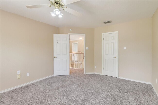 Building Photo - 7426 Lake Travis Dr