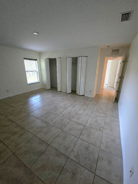 Building Photo - 3362 Howell Pl