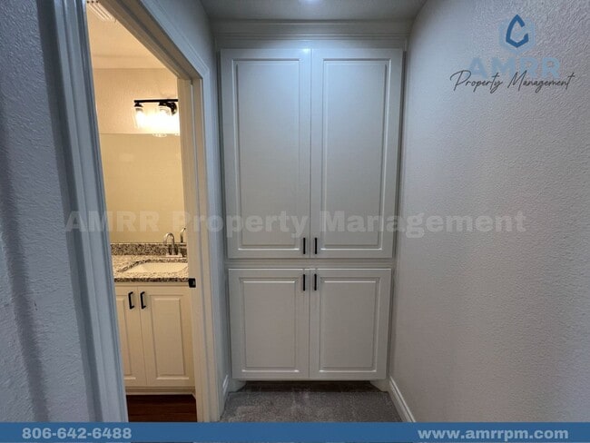 Building Photo - Easy Living with AMRR: Beautiful 4-Bedroom Home Near HEB
