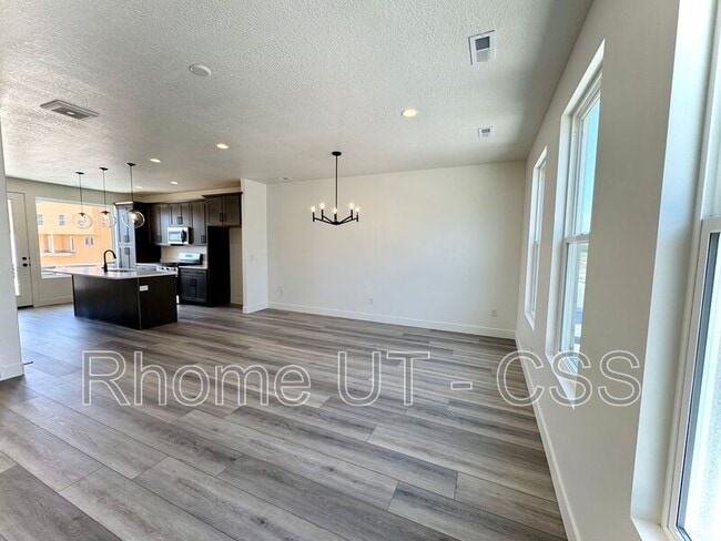 Building Photo - 1489 Creek Ln