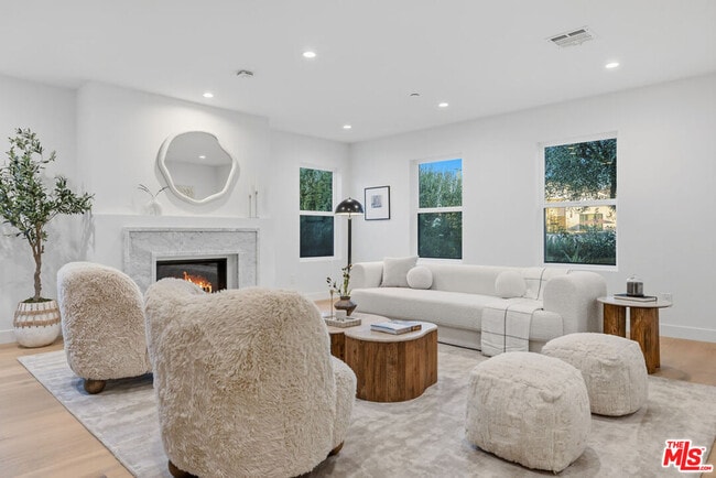 Building Photo - 4525 Greenbush Ave