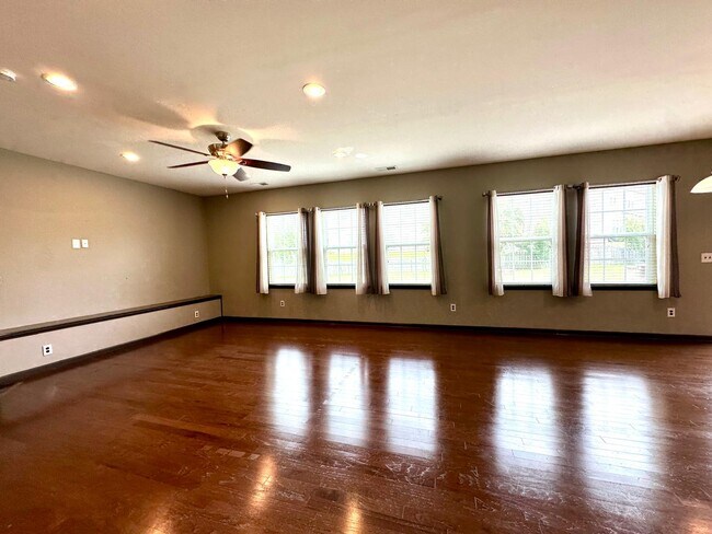 Building Photo - 8019 Kelburn Ln