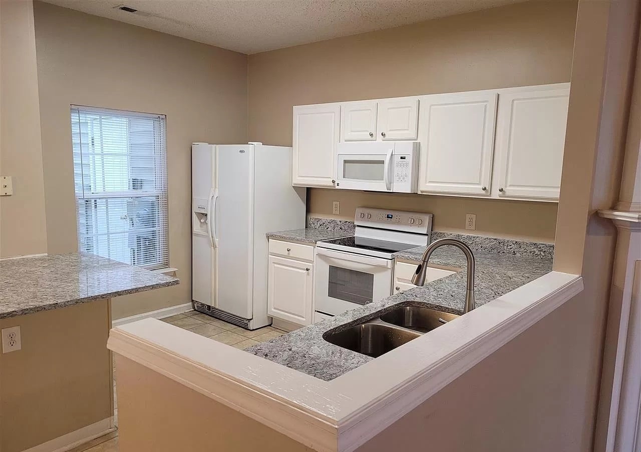 Building Photo - 414 Canyon Lake Cir