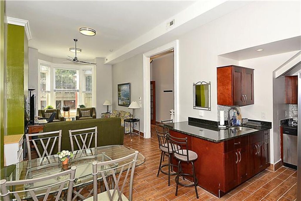 Building Photo - 817 6th St NW