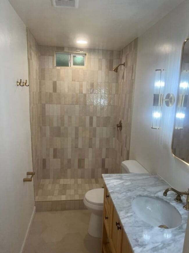 Building Photo - 3 Br 2 Ba home  5 minutes away from USD.