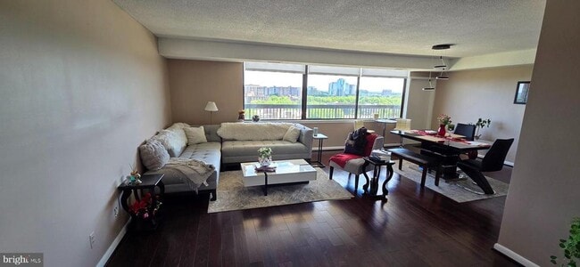 Building Photo - 3709 S George Mason Dr