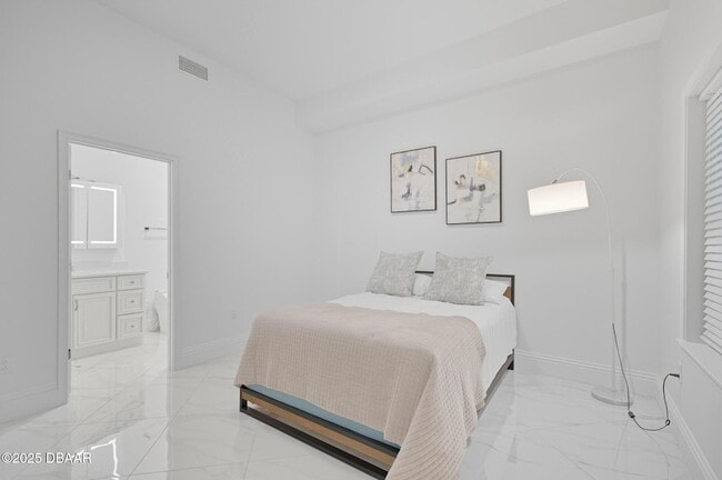 Building Photo - 200 Ocean Crest Dr