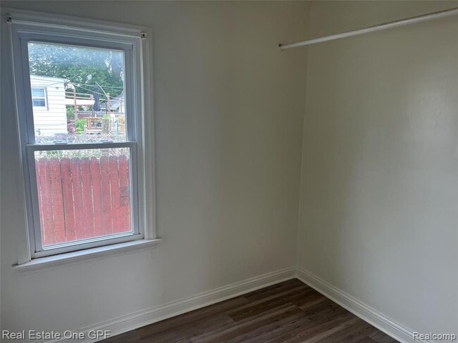 Building Photo - 8242 Maxwell Ave