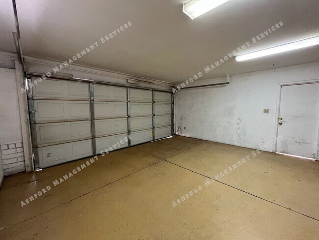 Building Photo - BEAUTIFULLY UPDATED 3 BEDROOM HOME WITH HUGE BACKYARD, RV GATE & ARIZONA ROOM IN GLENDALE!