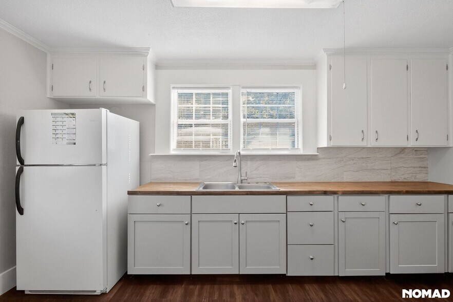 Building Photo - 2002 E 51st St